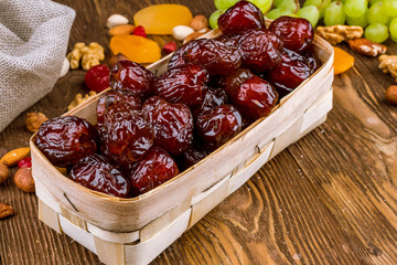 dried dates in sugar