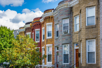 Colorful row houses in Hampden, Baltimore, Maryland - obrazy, fototapety, plakaty