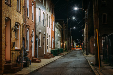 Fototapeta na wymiar Row houses at night, in Fells Point, Baltimore, Maryland