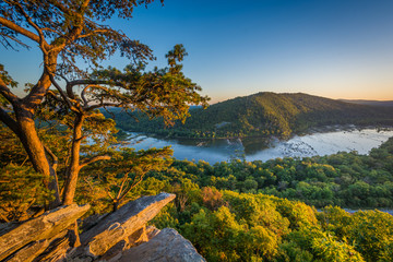 Sunset view of the Potomac River, from Weverton Cliffs, near Harpers Ferry, West Virginia.