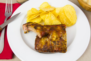 travers de porc et chips