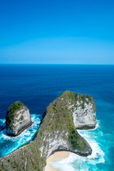 Top view of Karang Dawa bay, Kelingking beach. Nusa Penida Island - obrazy, fototapety, plakaty