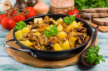 Fried mushrooms with potatoes