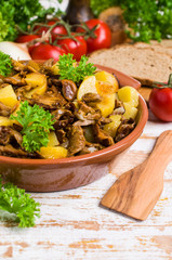 Fried mushrooms with potatoes