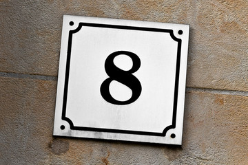 Hausnummer 8