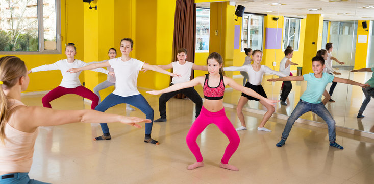 Children synchronous group choreography with female coach