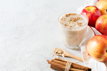 Apple qatmeal smoothie raw helthy breakfast