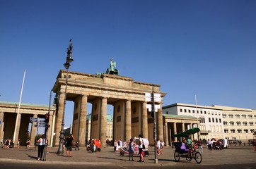 Berlin : Porte de Brandebourg (Allemagne) © virginievanos