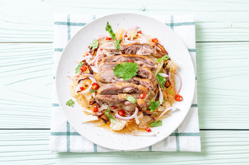 pamelo spicy salad with roasted duck