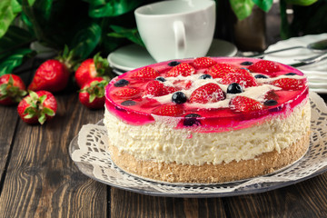 Cheesecake with strawberries, blueberry and jelly