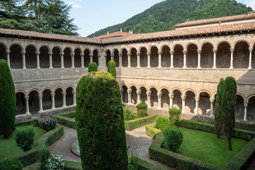 Fototapeta na wymiar View of Ripoll Monastery cloister.