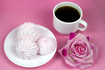 Obraz na płótnie Canvas berry zephyr and coffee cup on a pink background