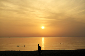 Fototapeta premium The sea the morning amidst the clouds and the sky is beautiful quiet atmosphere feeling lonely
