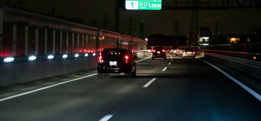 高速道路・車・夜