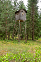Fototapeta na wymiar hunting tower in the forest