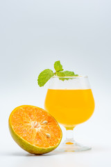 Close up glass of orange juice with sliced orange