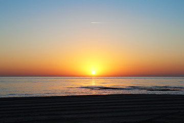 Fototapeta na wymiar Sunrise or sunset on the beach.