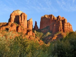 Fototapeta premium Cathedral Red Rocks near Oak Creek in Sedona, Arizona