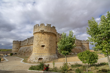 Fototapeta na wymiar Castillo de Grajal de Camposen la provincia de Leon, España