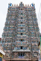 Photo sur Plexiglas Temple The western Gopuram, or entrance gateway, to the Meenakshi temple complex covering 45 acres in the heart of Madurai in Tamil Nadu state which is renowned for its temple structures