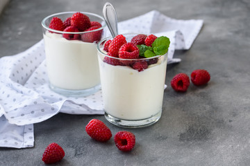 Yogurt with raspberries.