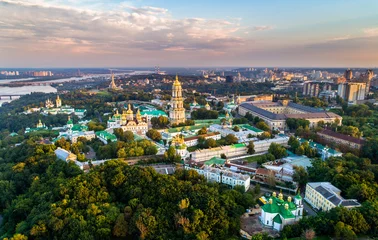 Foto op Plexiglas Luchtfoto van Pechersk Lavra in Kiev, de hoofdstad van Oekraïne © Leonid Andronov