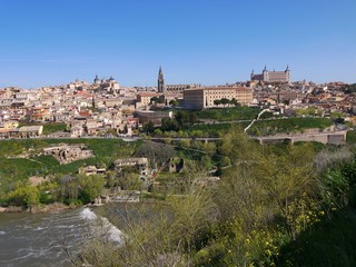 Fototapeta na wymiar The Tagus River that passes the ancient city of Toledo Spain