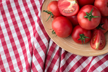 Fresh tomatoes in the bowl.