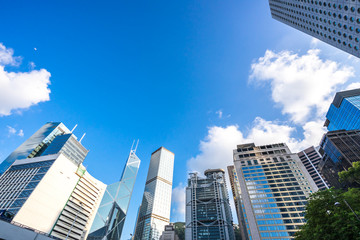 Naklejka premium nowoczesny budynek biurowy w hongkongu w chinach
