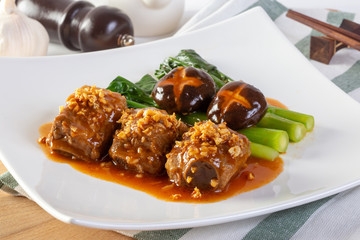 Stir Fried Kale with Pork Ribs