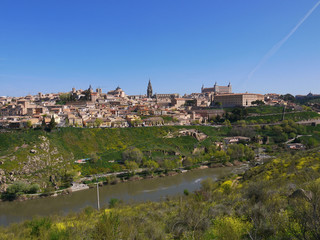 Fototapeta na wymiar The Tagus River that passes the ancient city of Toledo Spain