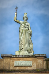 Fototapeta na wymiar Glasgow Italia Statue