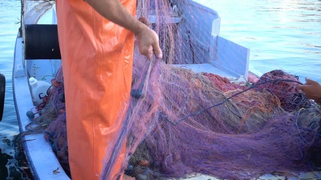 repairing fishnet fishing lines