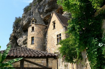 Fototapeta na wymiar Old semi-troglodyte house in the village of La Roque Gageac, Dordogne, France 