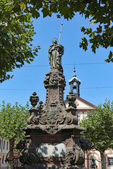 Obraz premium Alexiusbrunnen und Rathaus