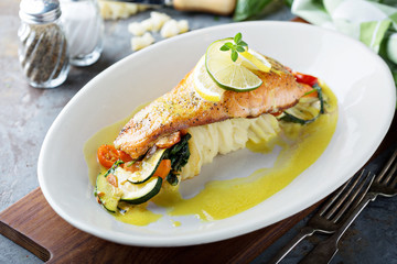 Salmon with vegetables and mashed potatoes