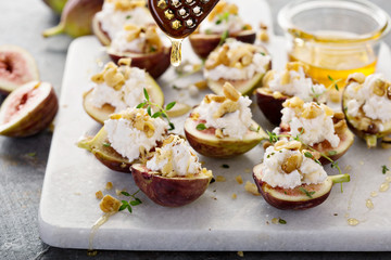Fresh figs stuffed with ricotta and pine nuts