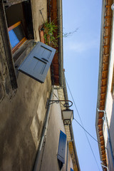 Fototapeta na wymiar sky beetween houses, vercors france