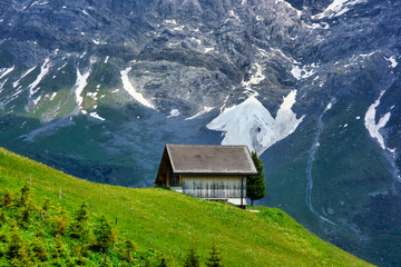 Obraz premium A House on the edge of the precipice