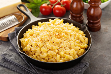 Macaroni and cheese in a cast iron pan