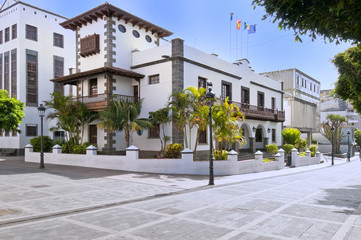 Fototapeta na wymiar Architektur Rathaus Los llanos de Aridane La Palma