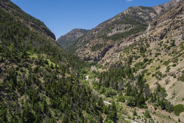 Fototapeta na wymiar Mountain Peaks Lead into River Valley
