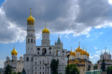 Fototapeta na wymiar Landscape with panoramic view on domes of cathedrals Moscow Kremlin.
