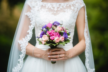 Obraz na płótnie Canvas wedding flowers bride bouquet rings