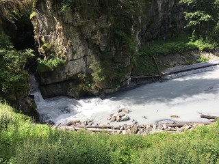 Pochtenbach im Sommer beim Tschingelsee