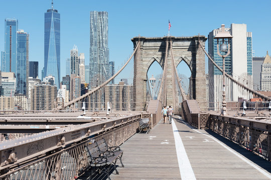 brooklyn bridge with new york city