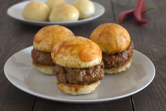 Istanbul wet burger (Islak) with sauce