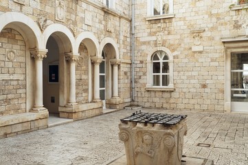 Fototapeta na wymiar Narrow street and charming facades in old town of Trogir