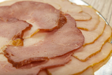 Sausage cuts of different varieties on a plate.