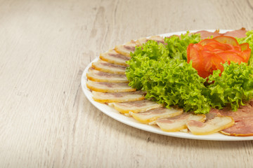 Sausage cuts of different varieties on a plate.
